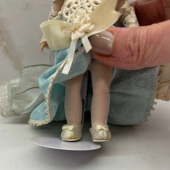 Vintage Madame Alexander Doll Porcelain Blue Edwardian Lady Collectable Doll - Picture 7 of 10